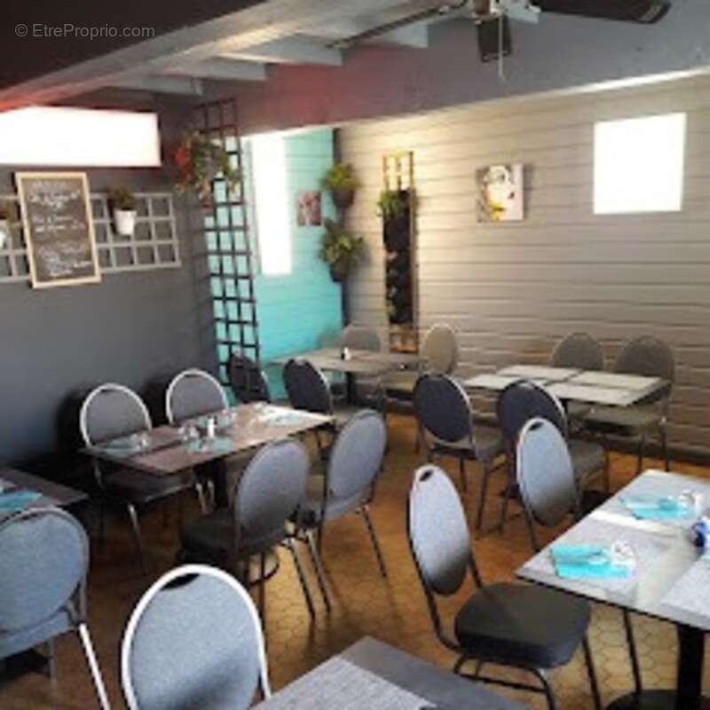 Commerce à NIEUL-LE-DOLENT