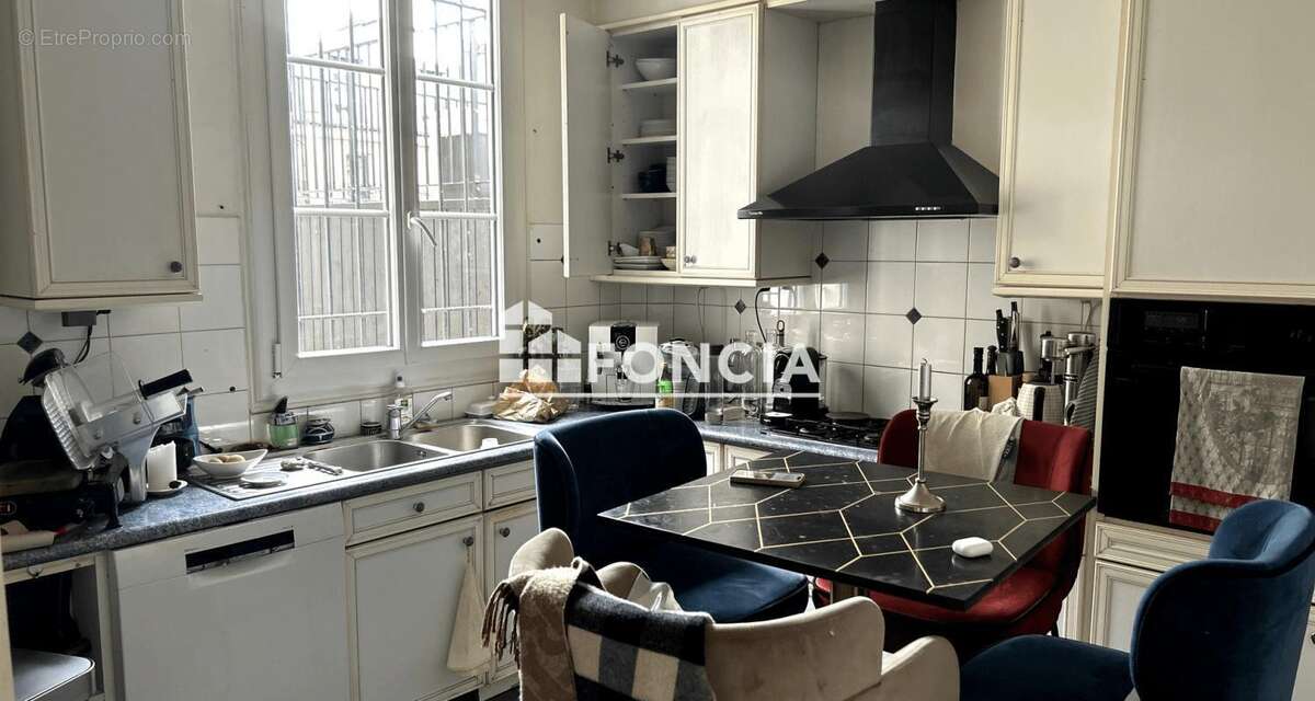 Appartement à PARIS-17E