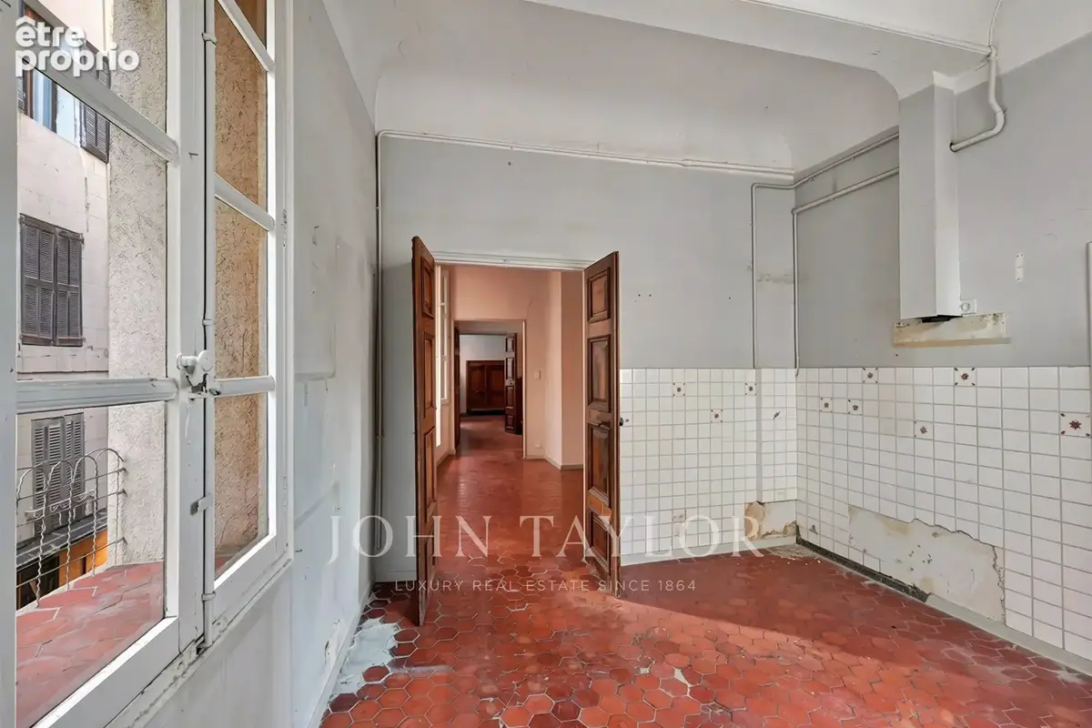 Appartement terrasse 104 m² centre-ville à rénover- Aix en Provence- - photo 5