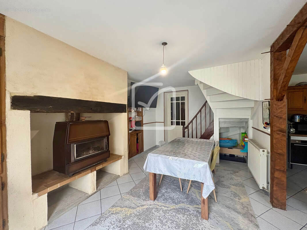Maison à LE LARDIN-SAINT-LAZARE