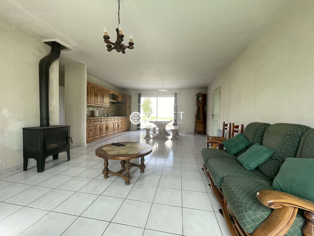 Maison à SAINT-MACAIRE-EN-MAUGES