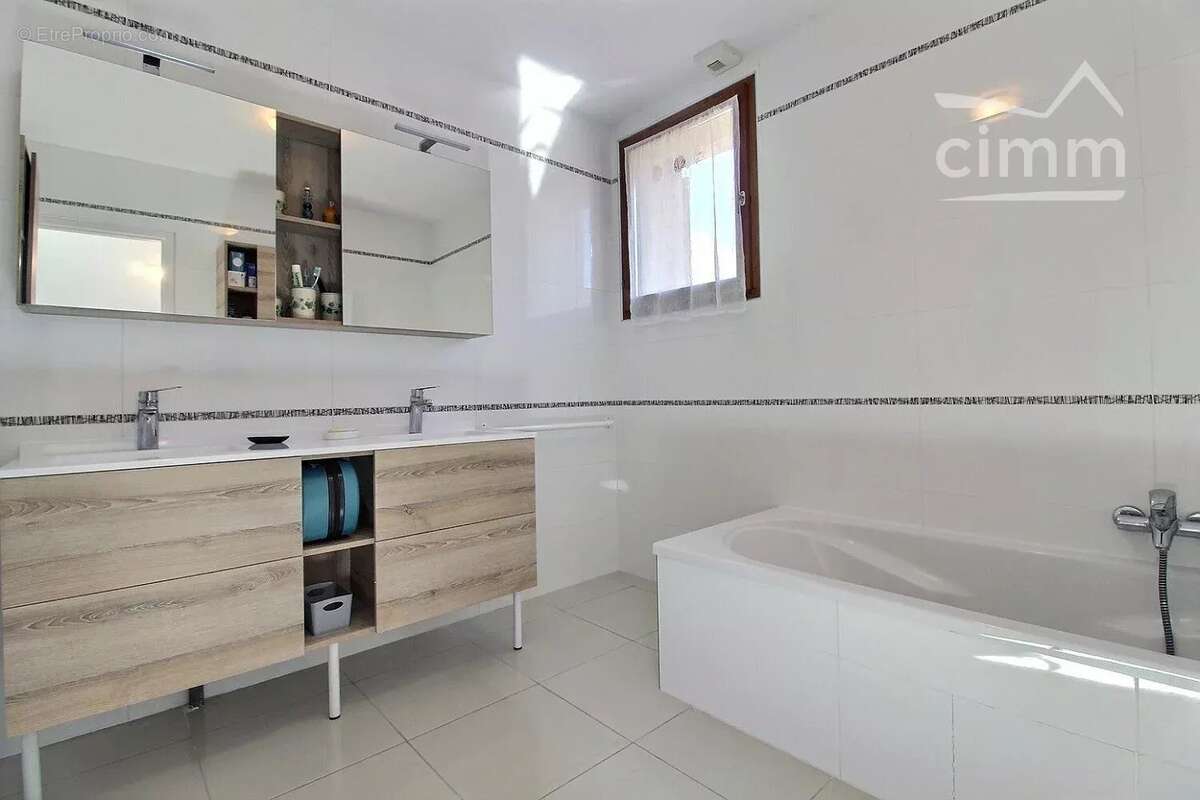 Maison à LES ADRETS