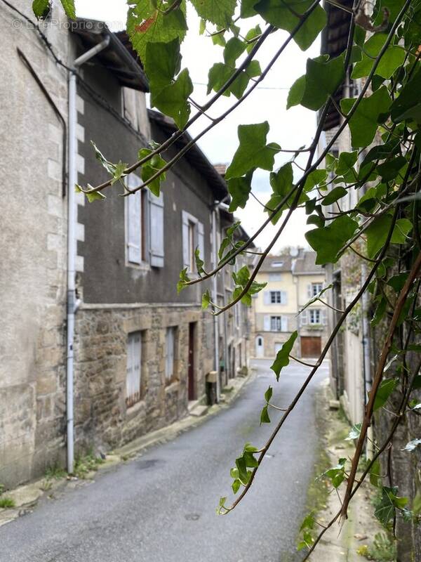 Maison à EYMOUTIERS