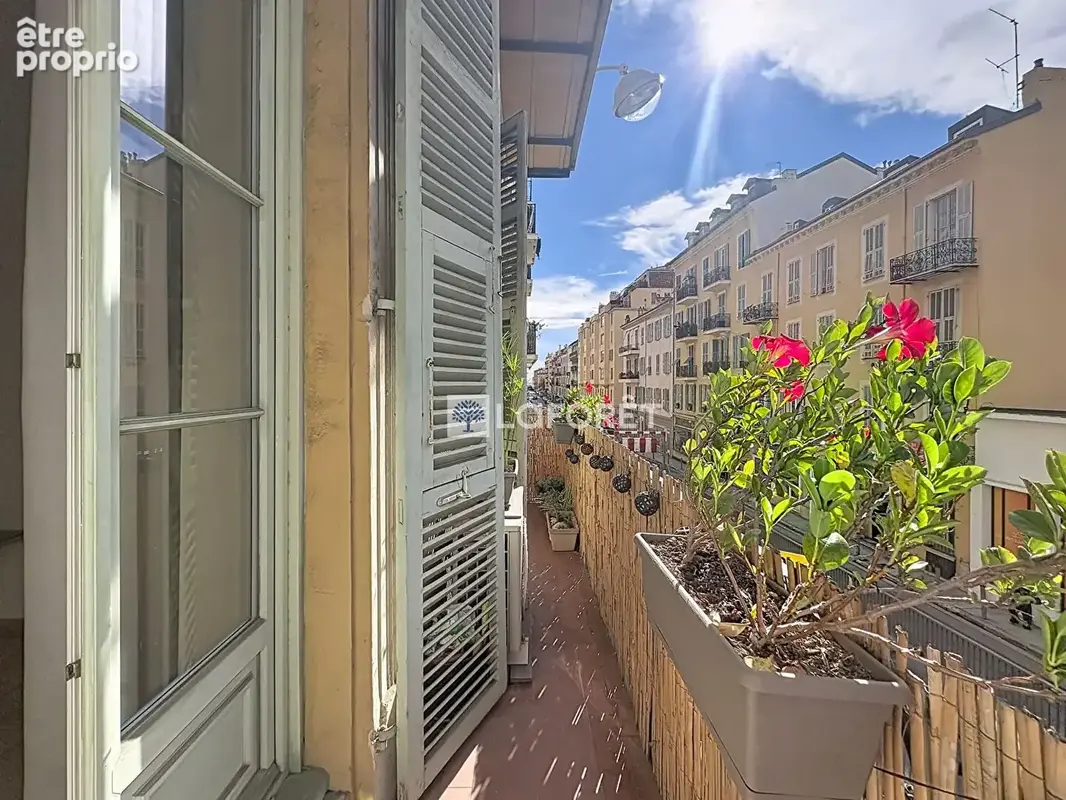 Spacieux 4 pièces traversant de 95m² avec balcons et caves - photo 1