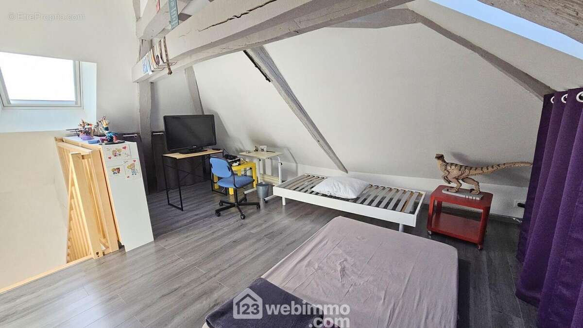 Une autre vue de la mezzanine de 7 m² LC et 21 m² au sol. - Appartement à PUISEAUX