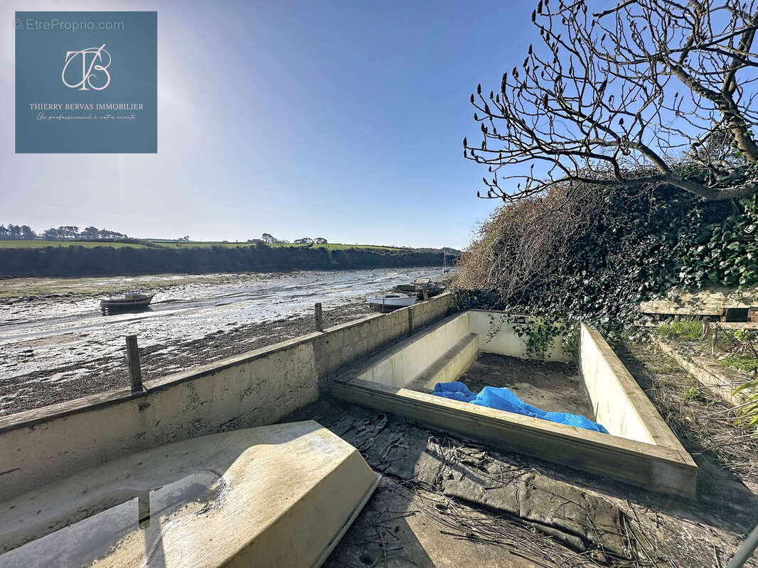 Maison à LAMPAUL-PLOUARZEL