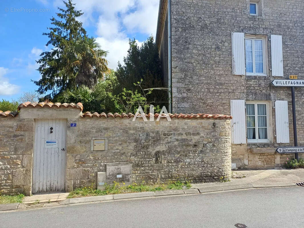 Maison à COURCOME