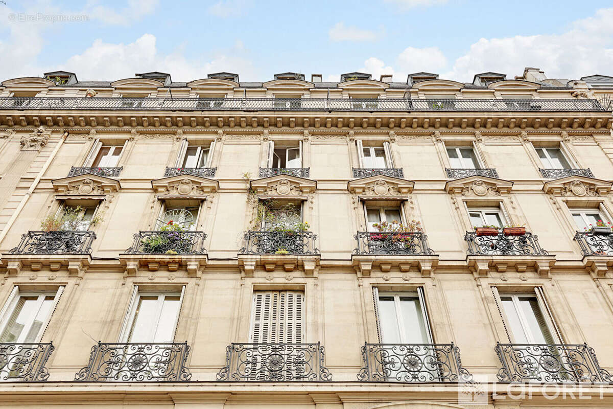 Appartement à PARIS-1E