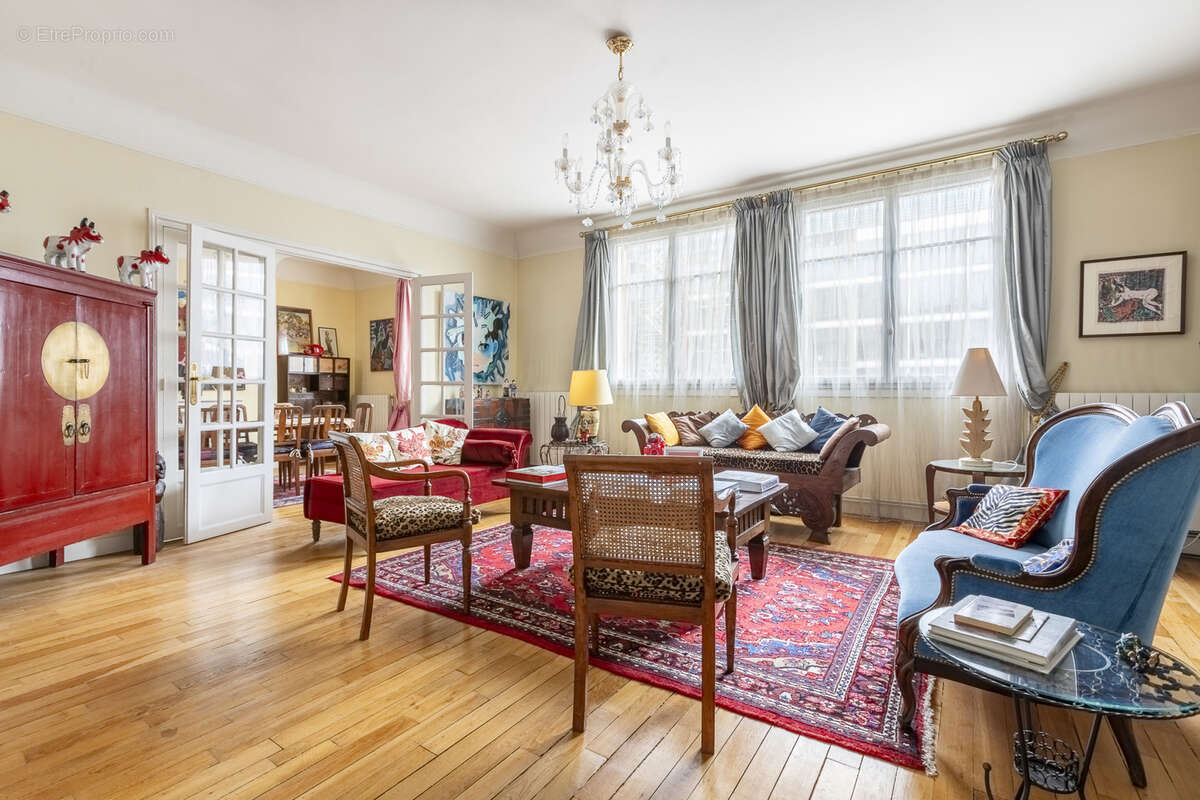Appartement à PARIS-8E