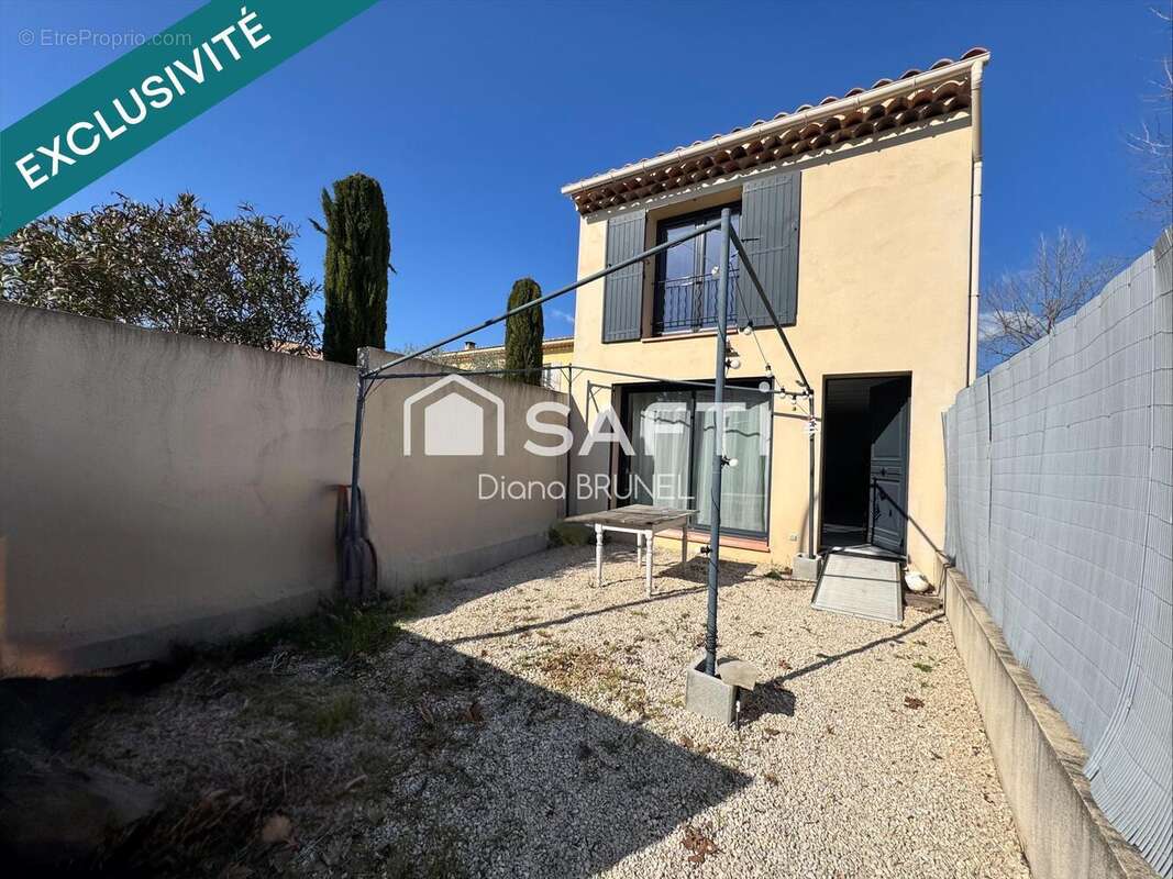 Photo 2 - Appartement à LA TOUR-D'AIGUES