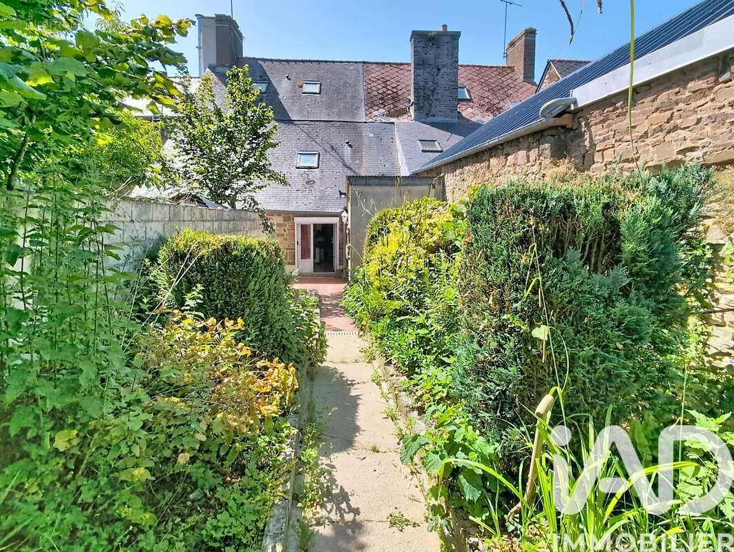 Maison 137 m² à Trans-La-Foret  - photo 2