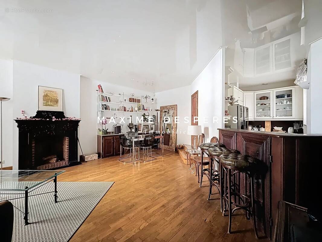 Appartement à PARIS-16E