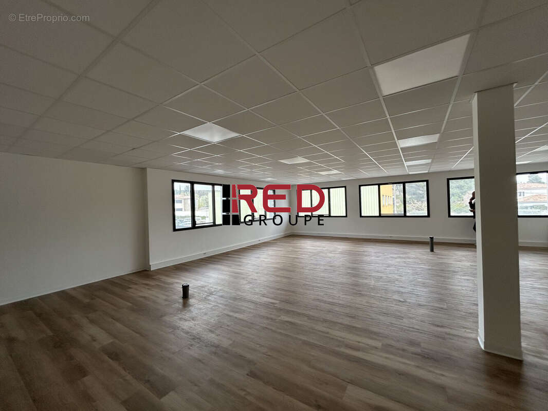 Commerce à EGUILLES