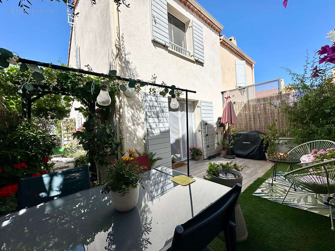 Appartement à LE REVEST-LES-EAUX