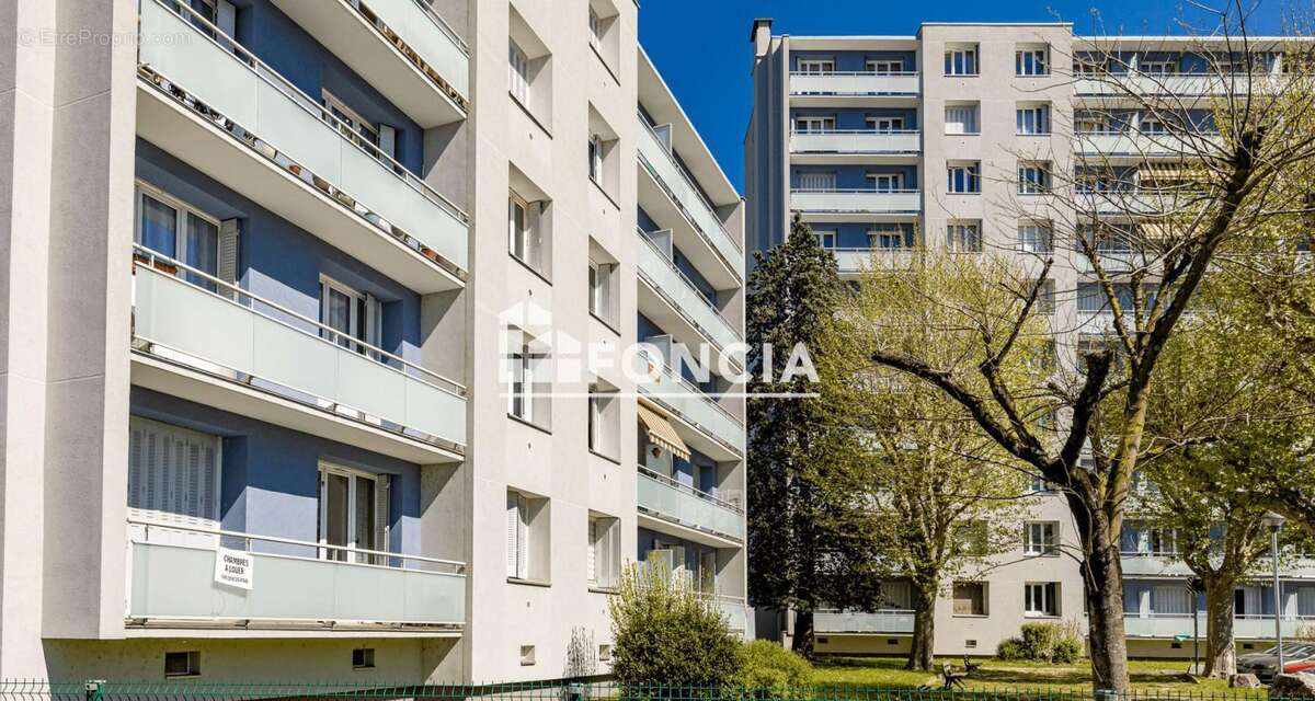 Appartement à SAINT-MARTIN-D'HERES