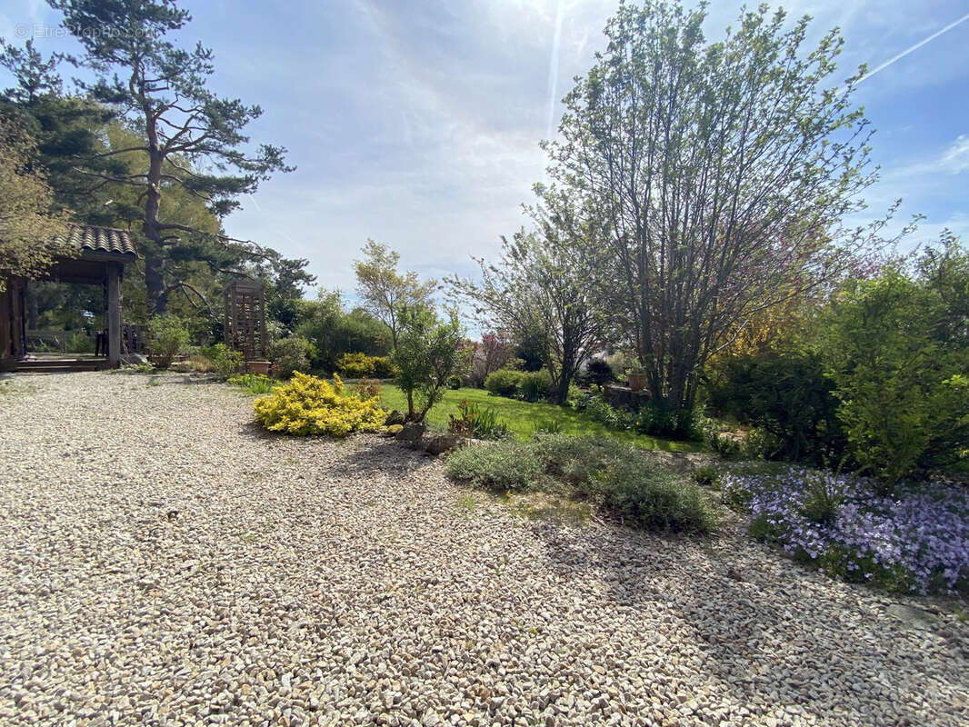 Maison à CRAPONNE-SUR-ARZON