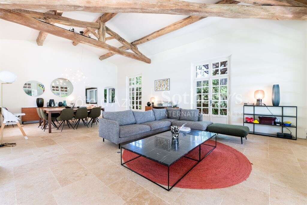 Mas provençal rénové à Ramatuelle avec 1,8 hectares de forêt - photo 6