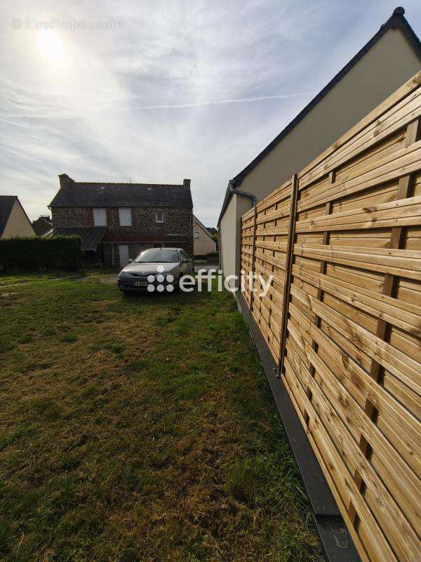 Terrain à SAINT-GUINOUX