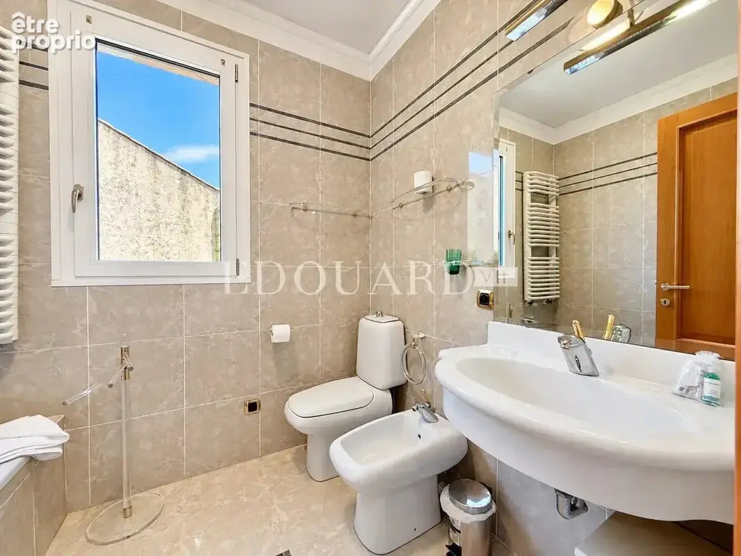 Dans un domaine privé et sécurisé, à vendre villa de prestige avec vue panoramique sur la Principauté de Monaco - photo 25