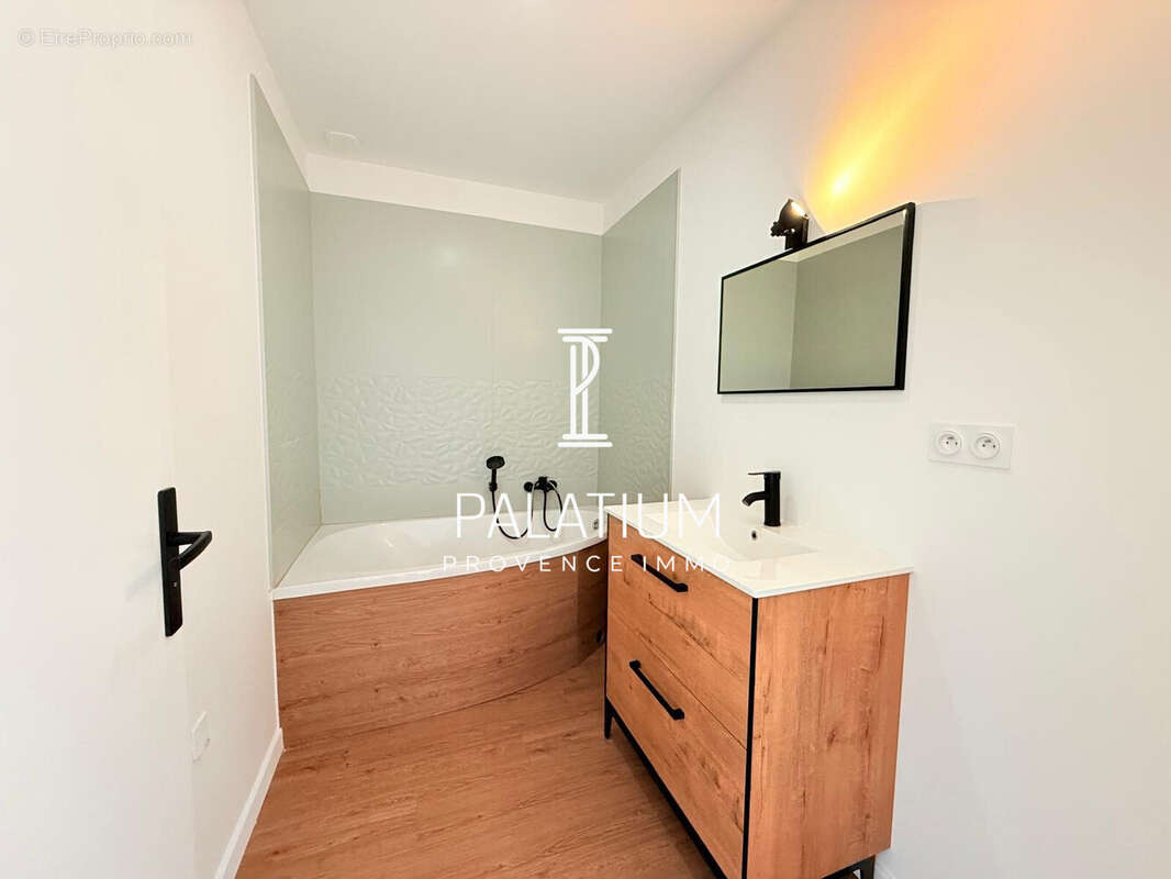 Appartement à LA FARE-LES-OLIVIERS