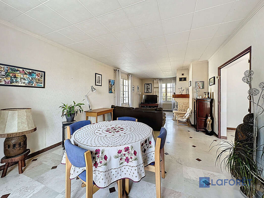 Maison à SAINT-GERMAIN-LES-ARPAJON