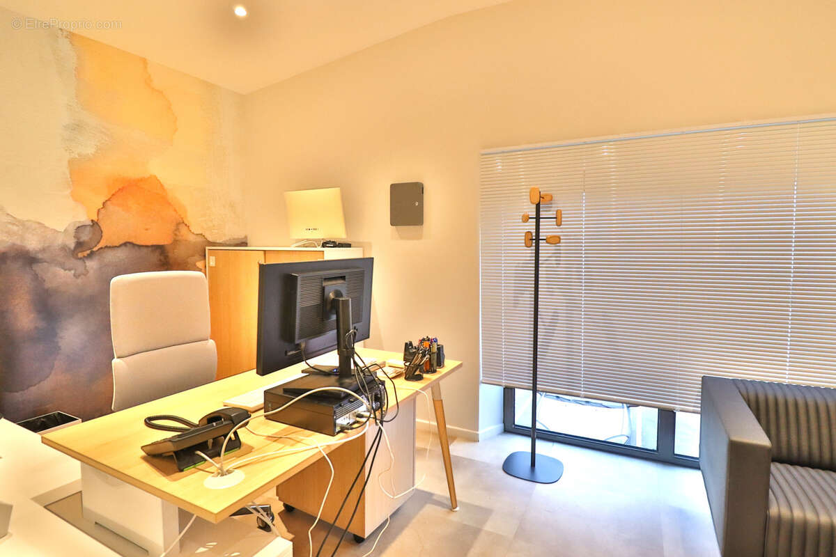 Commerce à SAINTE-SAVINE