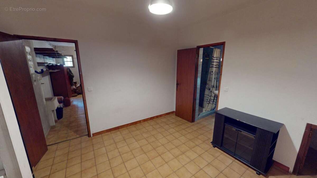 Le MUY, Maison de village 115m² avec grand garage et vie tout à pied ! - photo 9