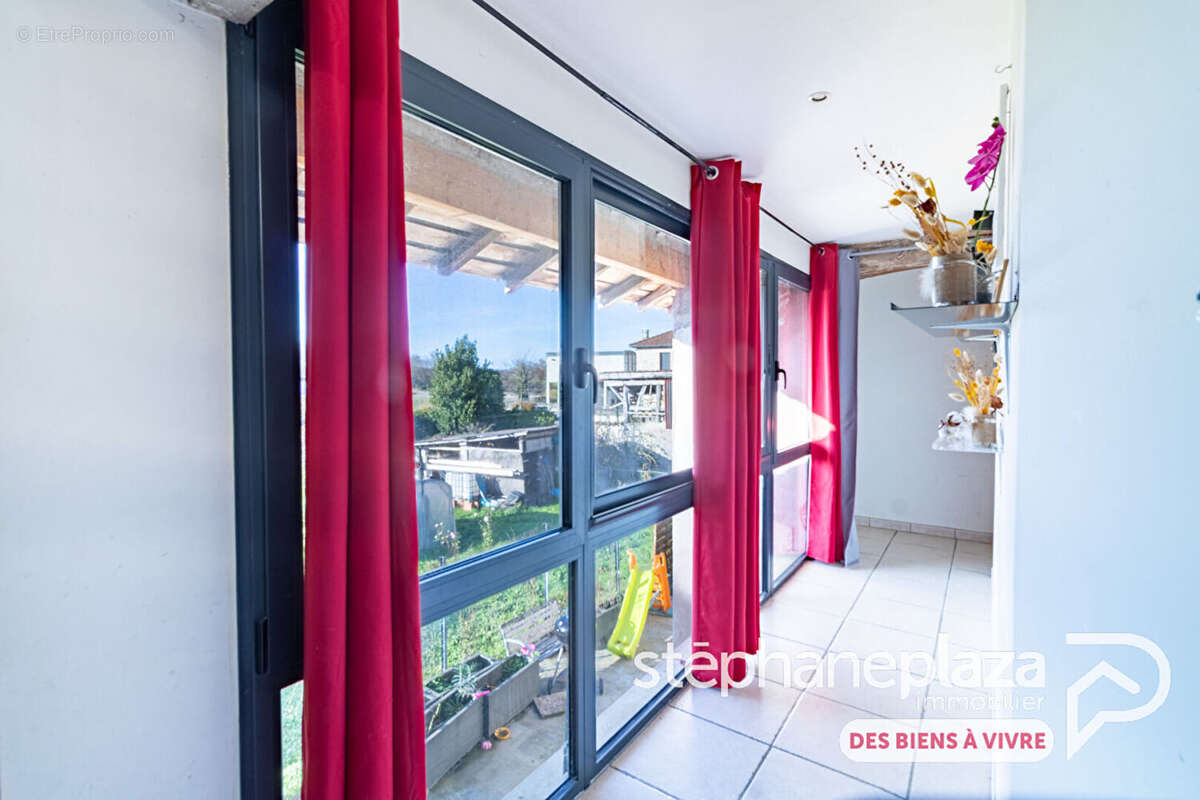 Maison à LESCHEROUX