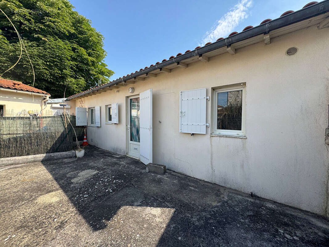 Immeuble Vergeroux 270m² - 5 appartements terrasse privative - photo 2
