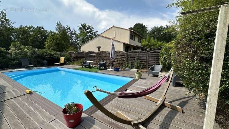 Maison à MARTIGNAS-SUR-JALLE
