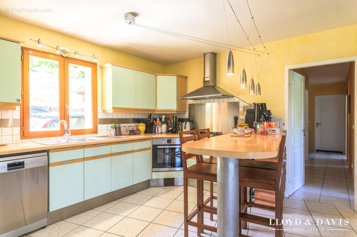 Maison à LA COMBE-DE-LANCEY