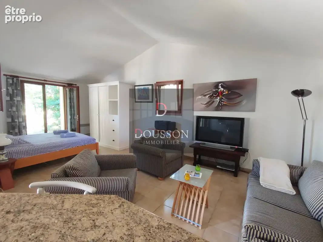 Villa avec dépendances et terrain constructible à Saint-Siffret - photo 17