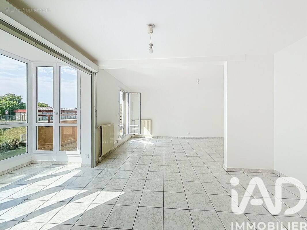 Photo 1 - Appartement à MOISSY-CRAMAYEL