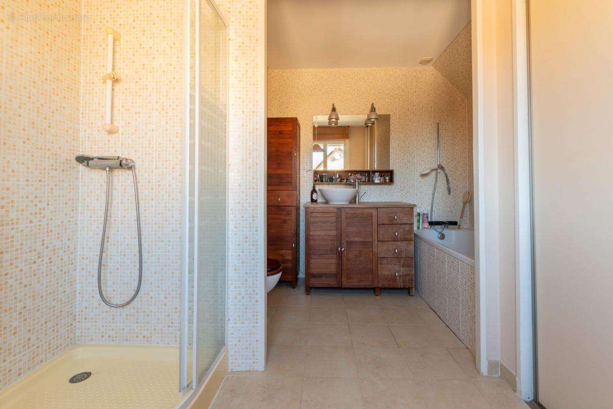 Maison 202 m² à Saint-Pavace  - photo 12