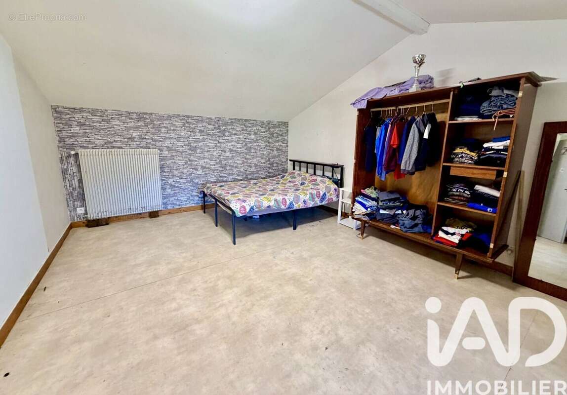 Maison 188 m² à Saint-Sornin  - photo 8