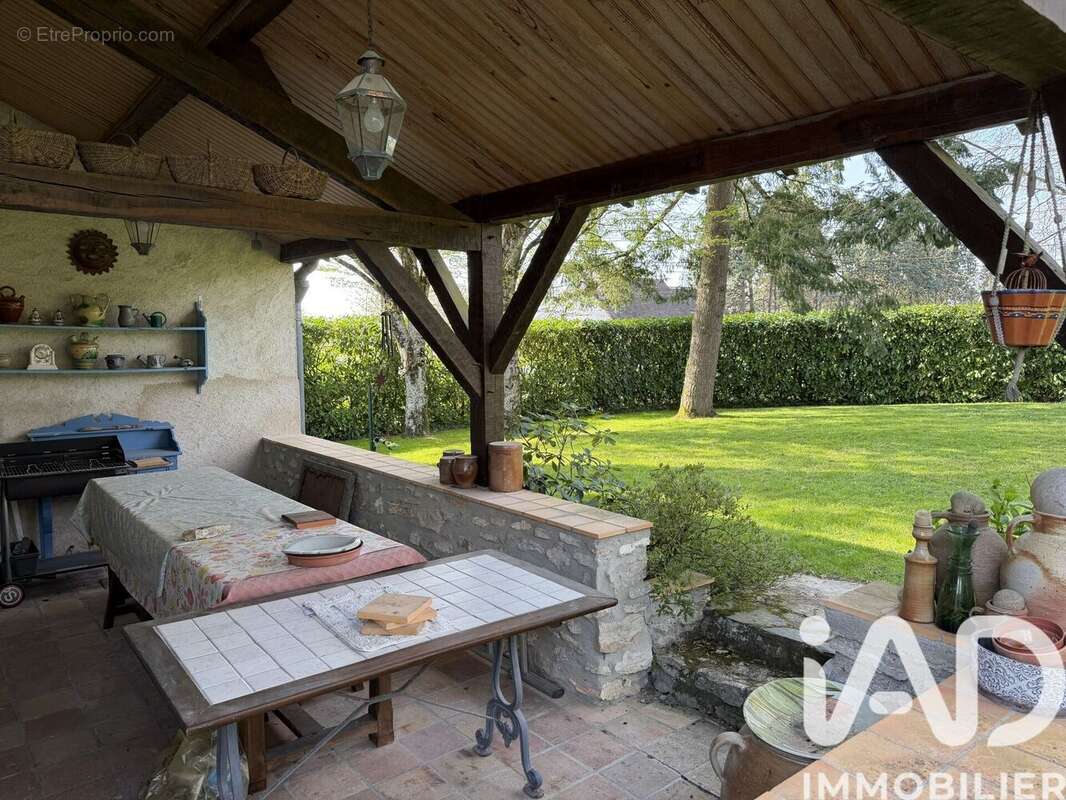 Maison 110 m² à Beaumont-La-Ronce  - photo 4