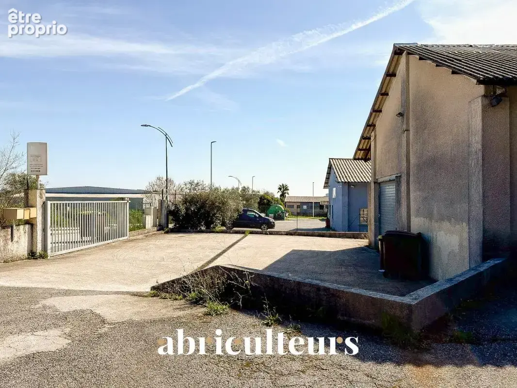Le Muy - bâtiment commercial et entrepôt à vendre, zone d'activité dynamique proche A8.(83490) - photo 16