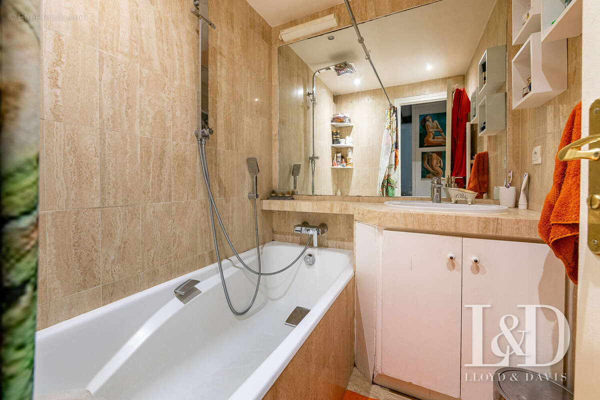 Appartement à PARIS-8E