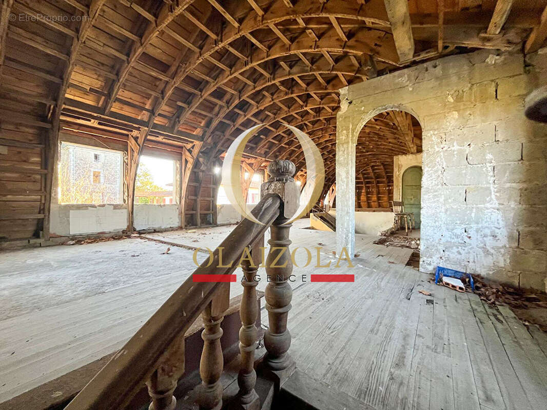 Appartement à LABATUT