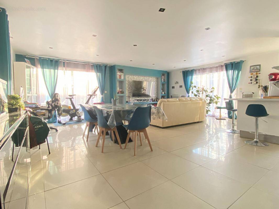 Maison à SAINT-QUENTIN-DE-BARON