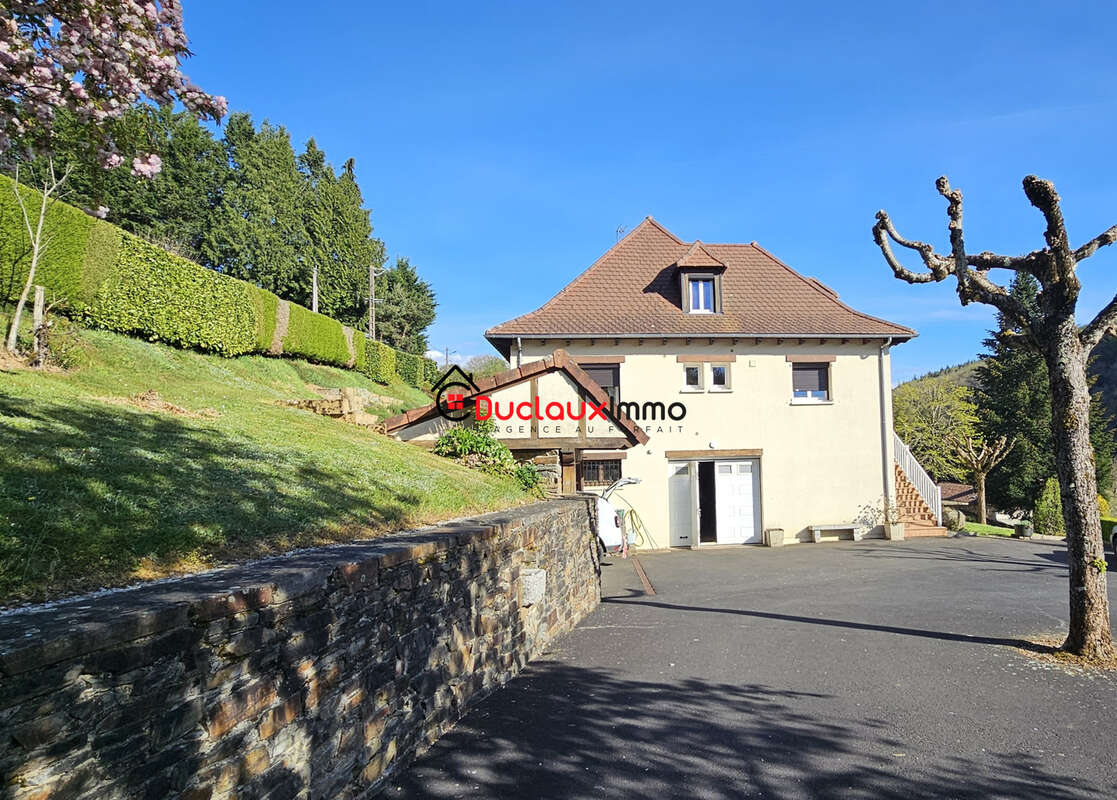 Maison à SANSAC-DE-MARMIESSE