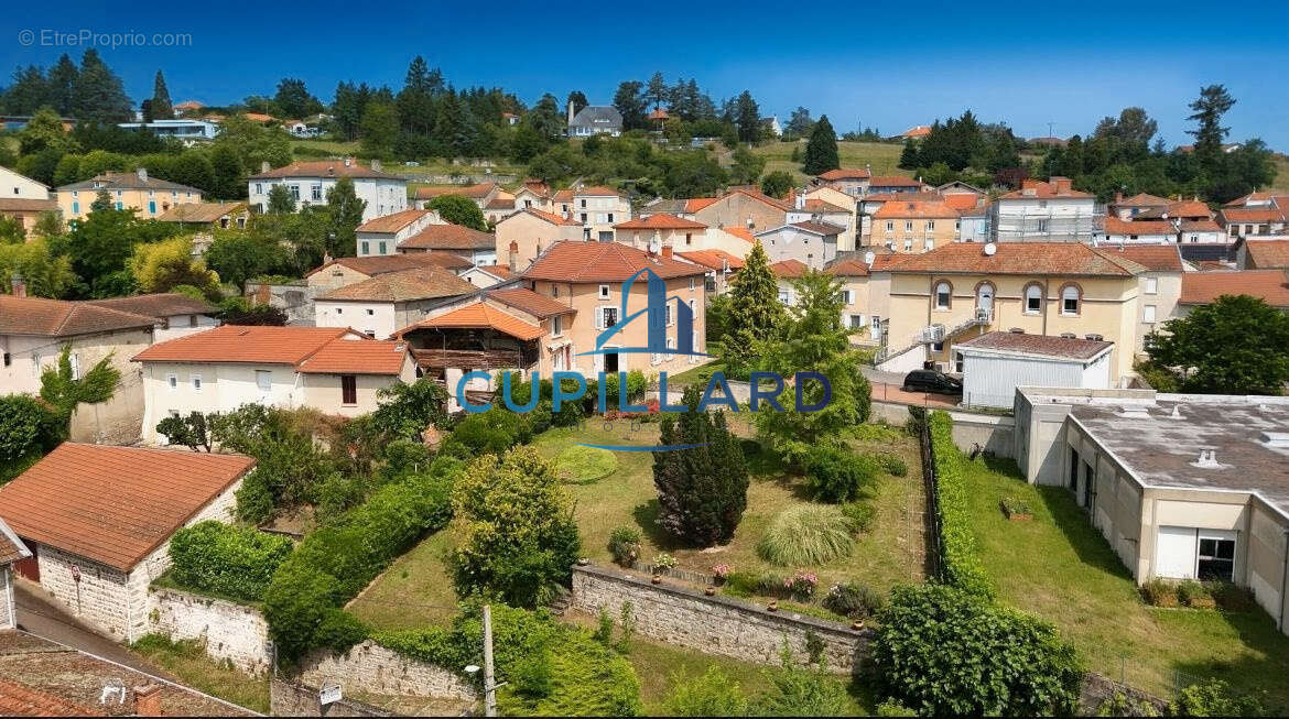 Maison à RENAISON