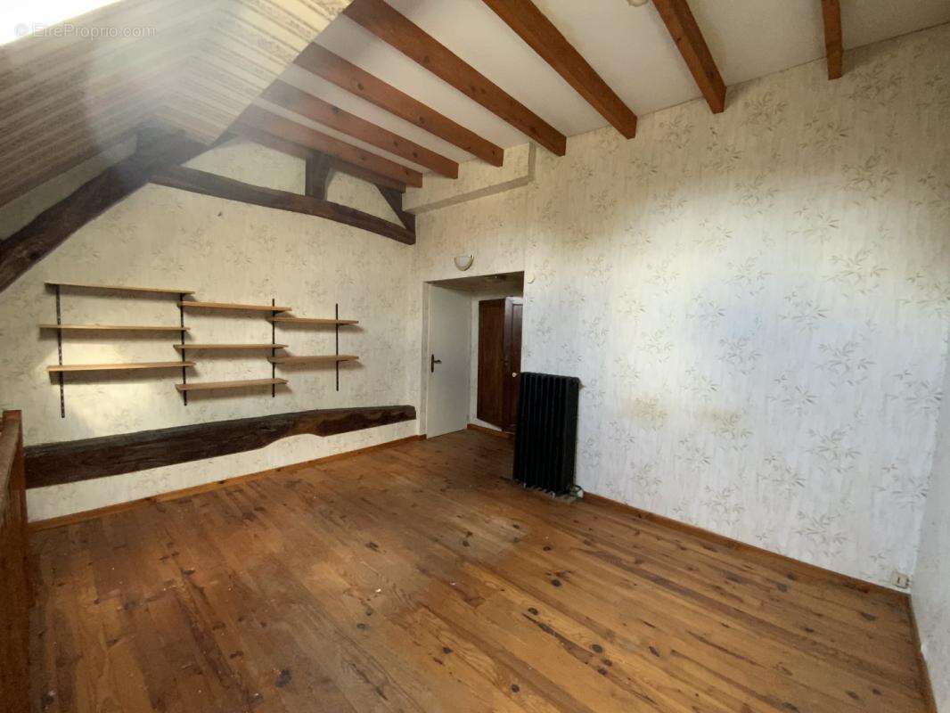Maison à CLUGNAT