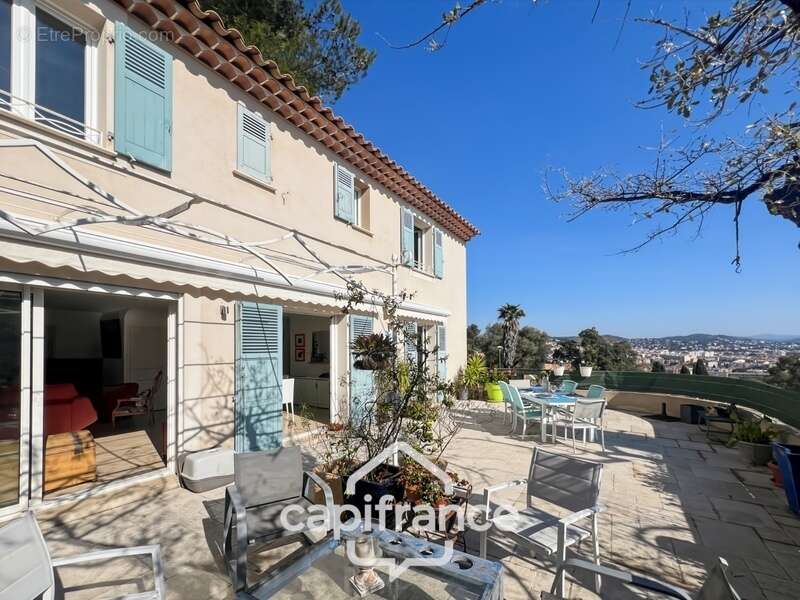 Appartement à HYERES