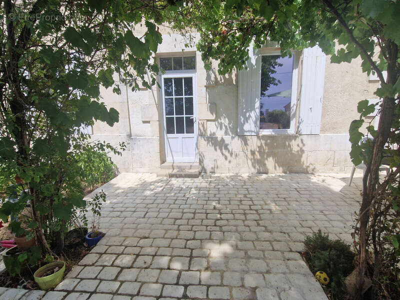Maison à vendre 6 pièces LES NOUILLERS (17) - photo 2