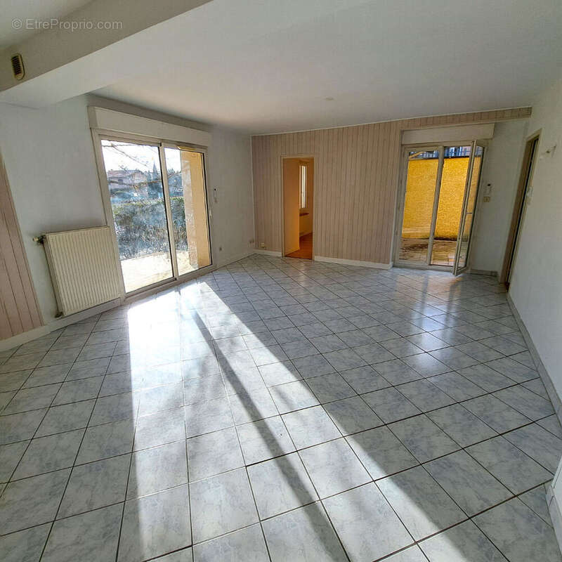 Appartement à SAINT-GENIS-LAVAL