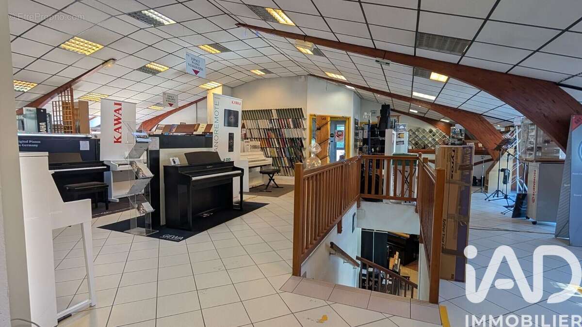 Commerce 708 m² à Barby  - photo 7