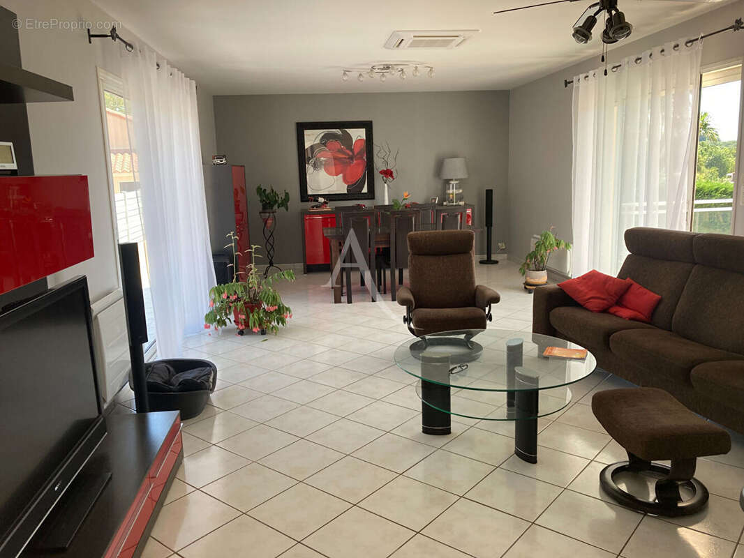 Villa avec piscine et terrasses ! - photo 4