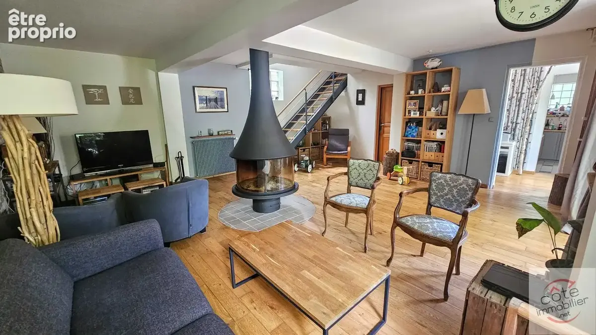 COUP DE COEUR pour cette maison de 131m² sur 2 niveaux, élevée sur un ilot de verdure de 300m² - photo 3
