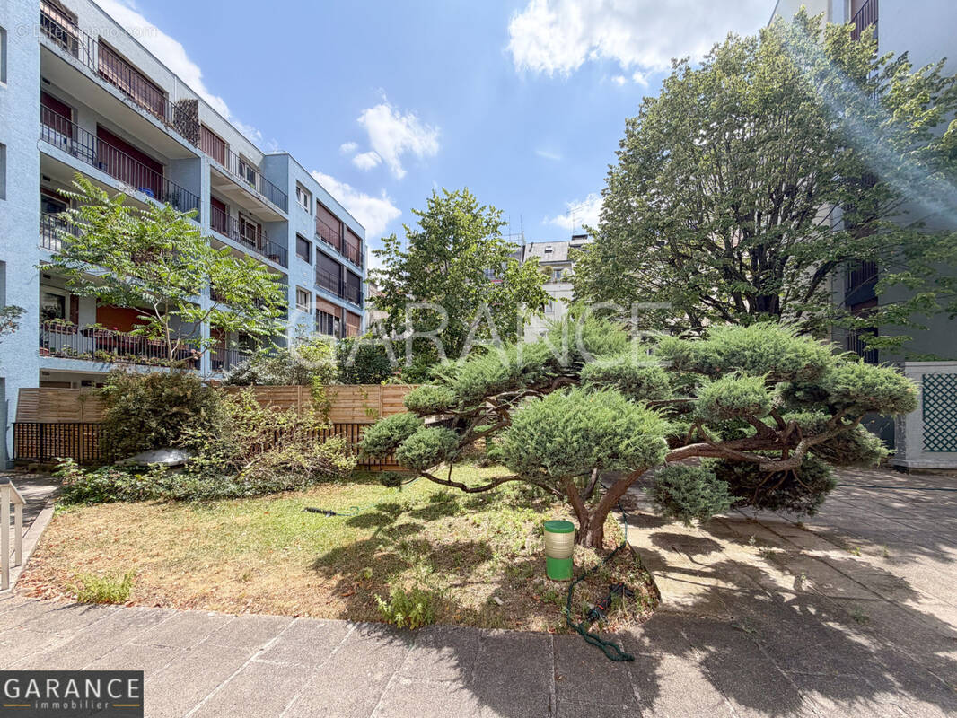 Appartement à PARIS-14E